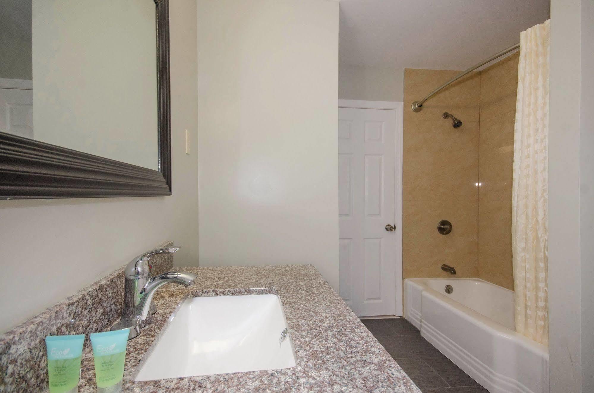 Plaza Inn Peabody Bagian luar foto