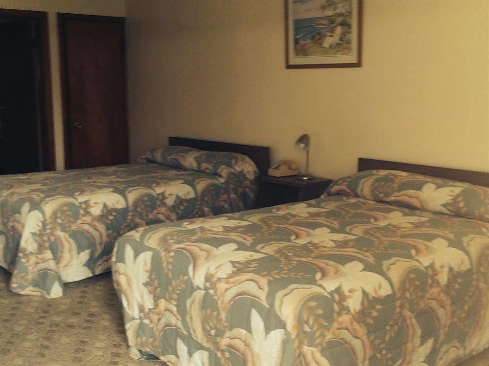 Plaza Inn Peabody Bagian luar foto